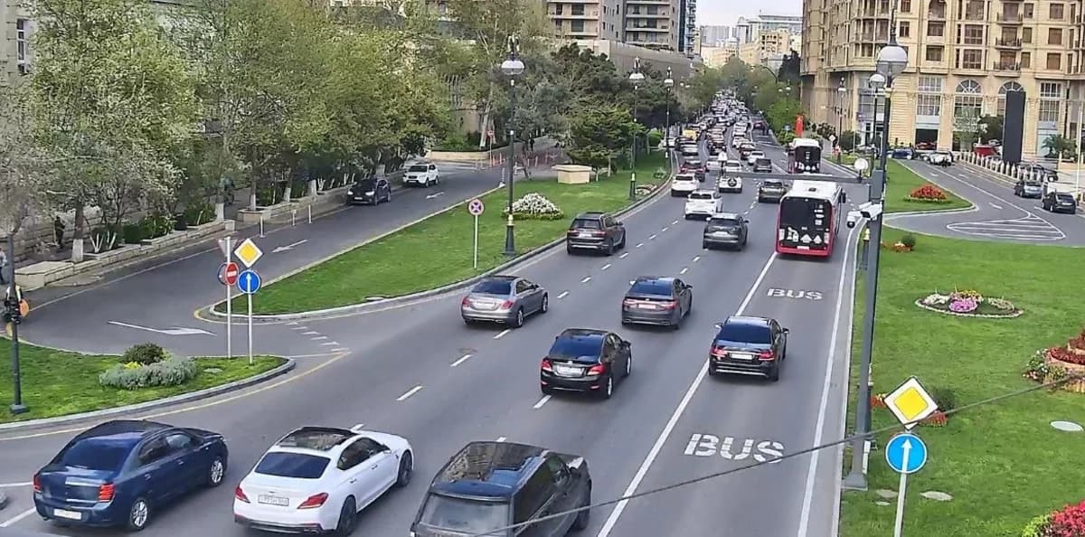 Paytaxtın bəzi küçələrində sıxlıq müşahidə edilir - FOTO - 24.04.2026