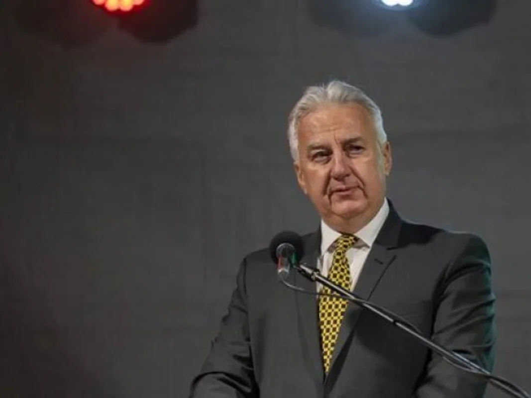 Macarıstan baş nazirinin müavininin partiya sədrliyindən istefası qəbul olunmadı