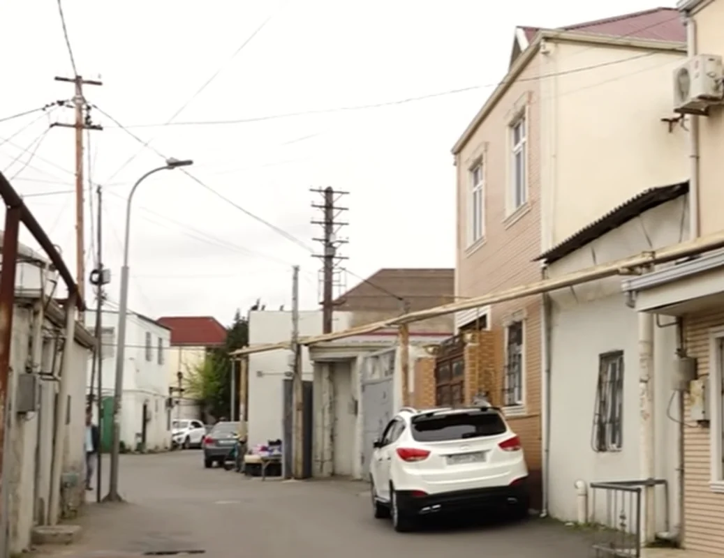 "Qabaqkı kimi isti münasibət yoxdur, heç yerlilər də qalmayıblar" - Bakının ən qədim qəsəbələrinin birindən REPORTAJ - VİDEO
