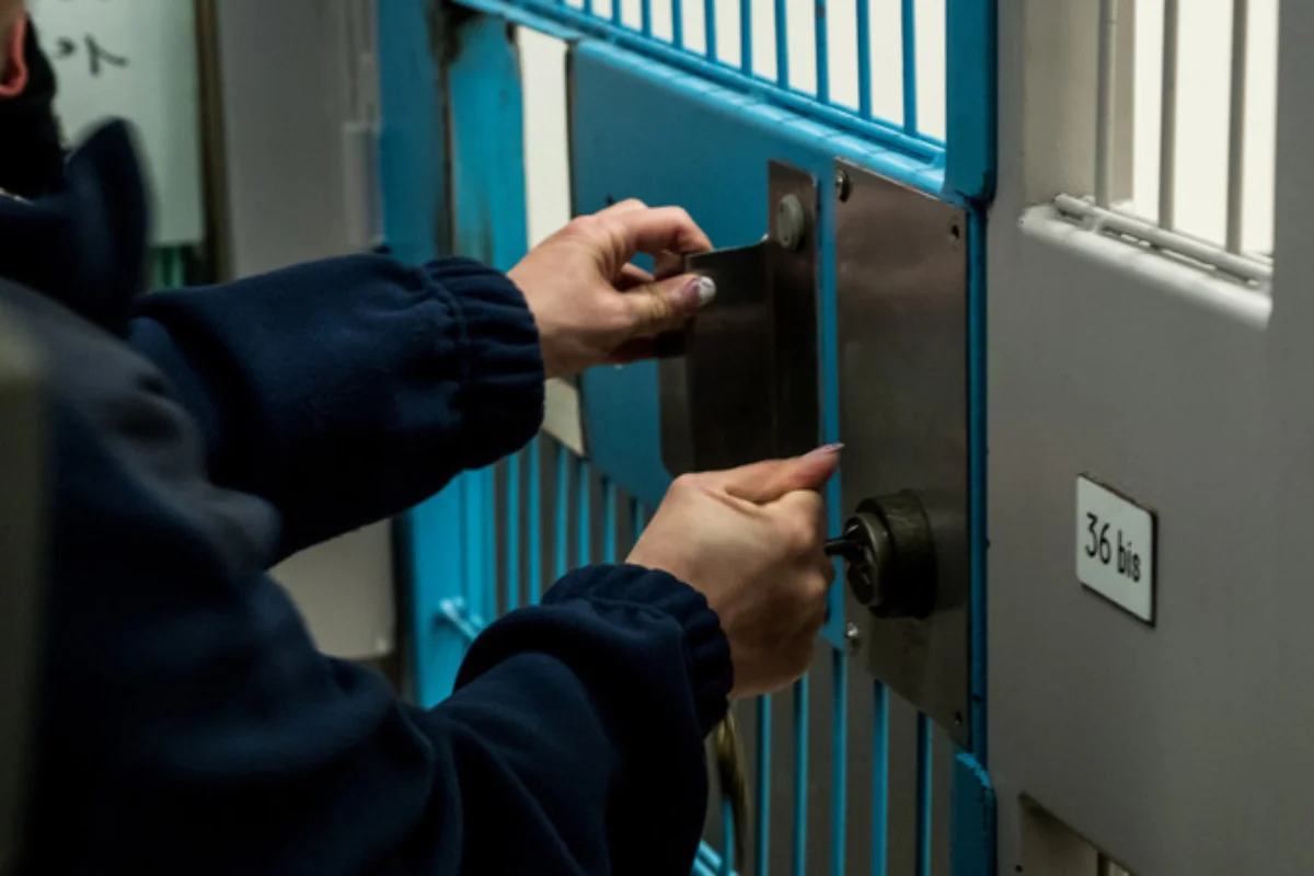 Fransada həbsxana böhranı: İşçilər ayağa qalxdılar