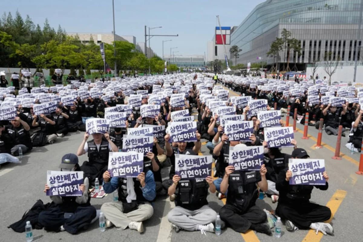 Cənubi Koreyada kütləvi tətillər "Samsung" şirkətini vurdu