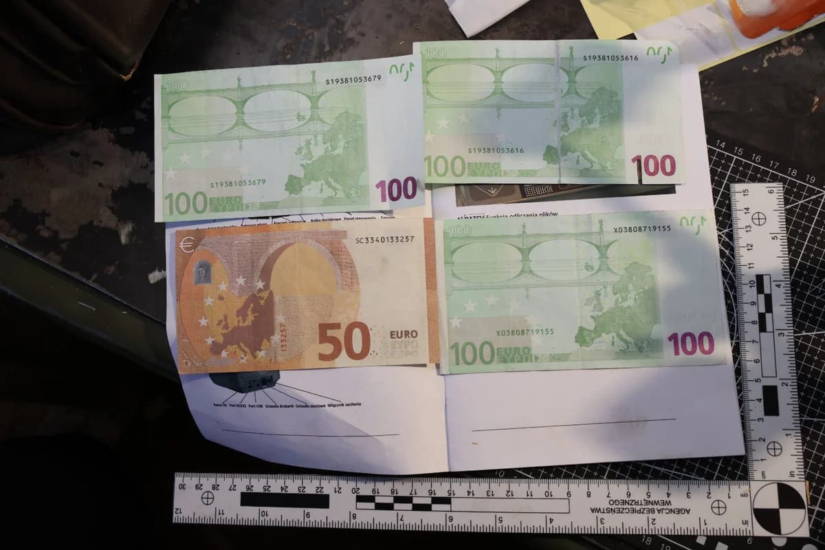 Polşada milyonlarla saxta avro hazırlayan böyük şəbəkə ifşa olundu - FOTO