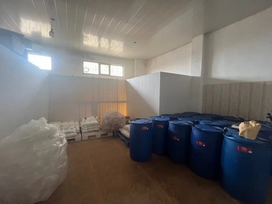 Narşərab emalı müəssisəsində mənşəyi bilinməyən məhsullar tapıldı - FOTO