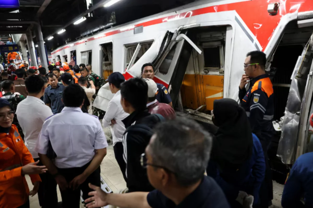 İndoneziyada iki qatar toqquşub: Ölənlər və yaralananlar var - VİDEO