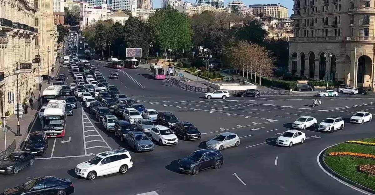 Paytaxtın bəzi küçələrində sıxlıq müşahidə olunur - FOTO - 28.04.2026