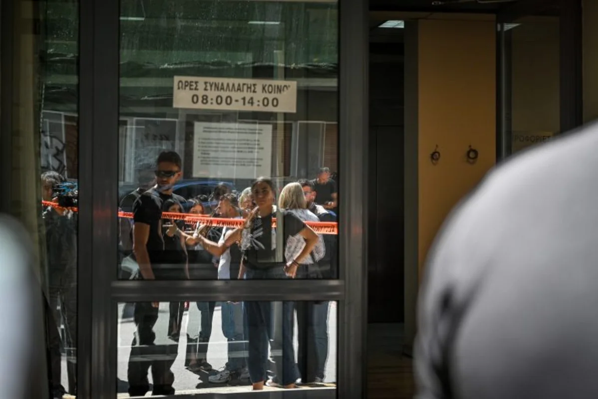 Afinada 89 yaşlı qoca dövlət qurumlarını gülləyə tutdu: Beş nəfər yaralandı - FOTO