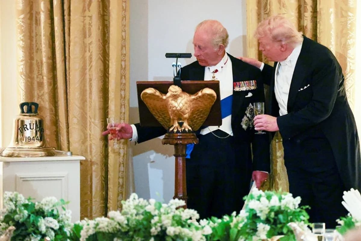 Kral III Çarlz Donald Trampa gəmi zəngi hədiyyə etdi - VİDEO