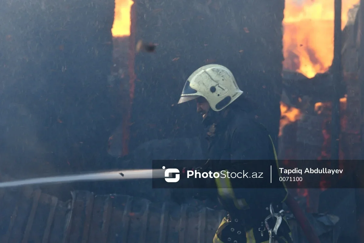 Bakıda binada GÜCLÜ YANĞIN: ÖLƏN VAR