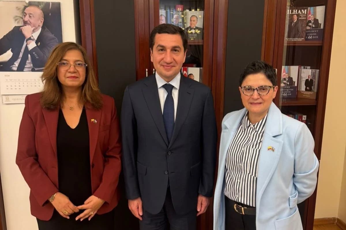 Hikmət Hacıyev Kolumbiya XİN rəhbərinin müavini ilə görüşüb