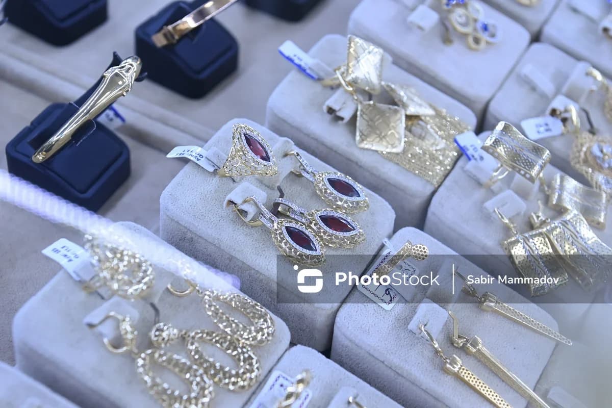 Bakıda kişi sevdiyi qızın anasının qızıllarını oğurlayıb, özünə nişan mərasimi keçirdi - Polis saxladı