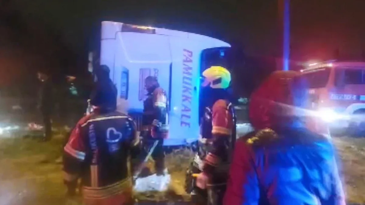 Türkiyədə dəhşətli qəza: 3 ölü, 30-dan çox yaralı var - VİDEO