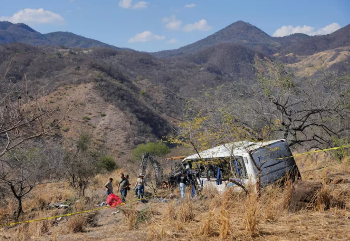 Meksikada turist avtobusu aşıb: Çox sayda ölən var - FOTO-VİDEO