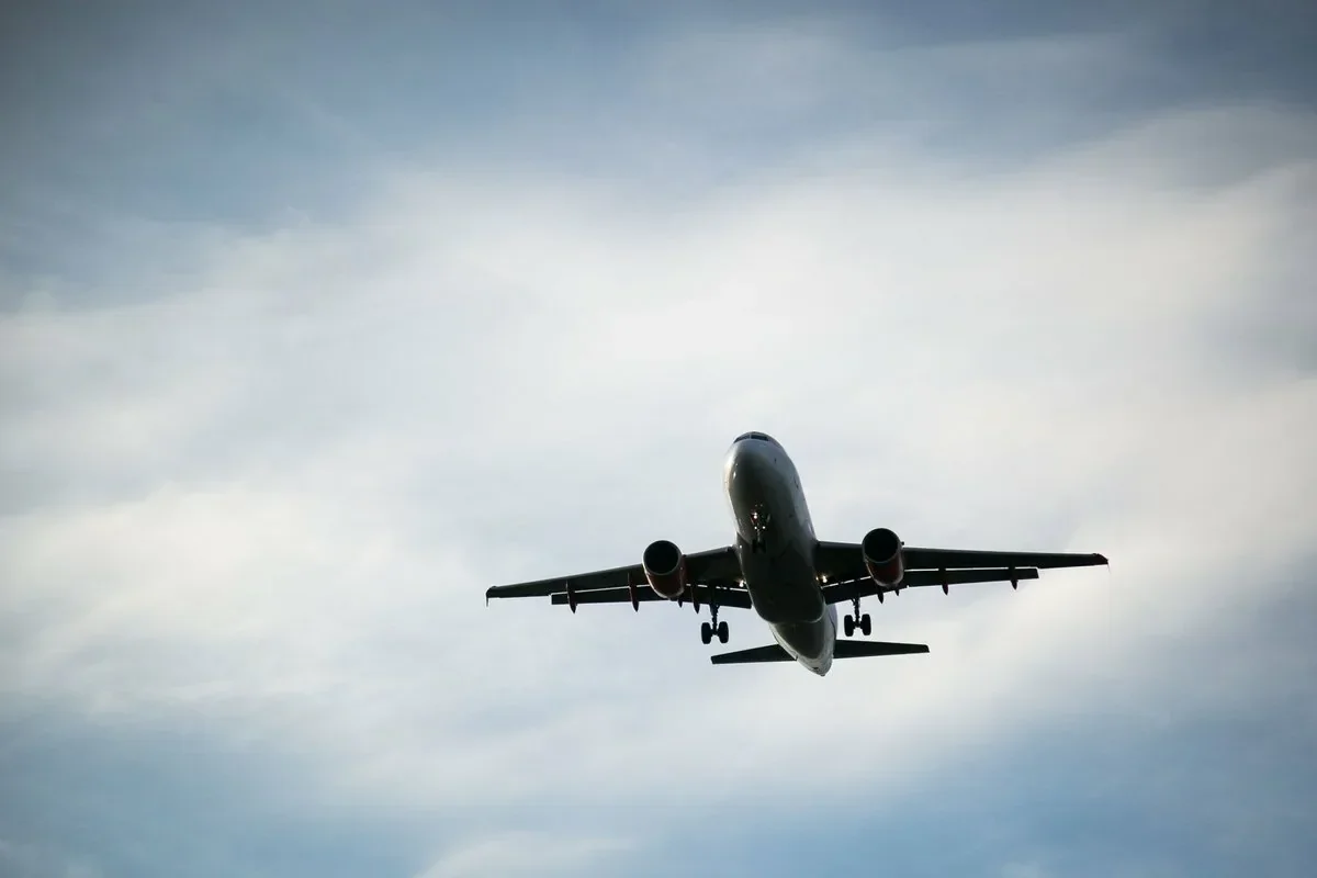 Novosibirskdən Bakıya uçan təyyarə təcili eniş etdi